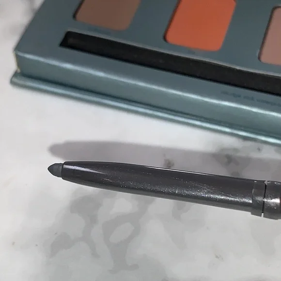 Stila IN THE KNOW Eyeshadow Plalette